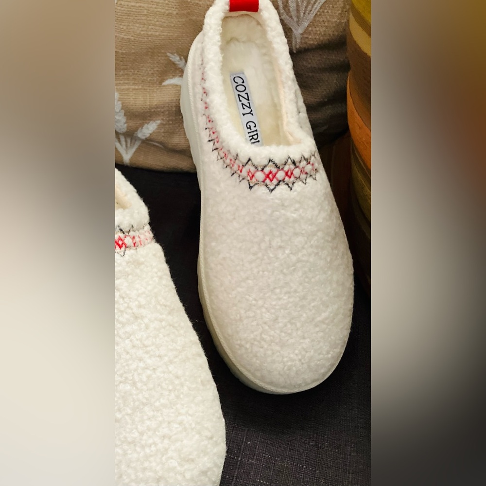 White Cozy Women's Sherpa Platform Shoes with Aztec Accents with pull tab - Picture 5 of 6